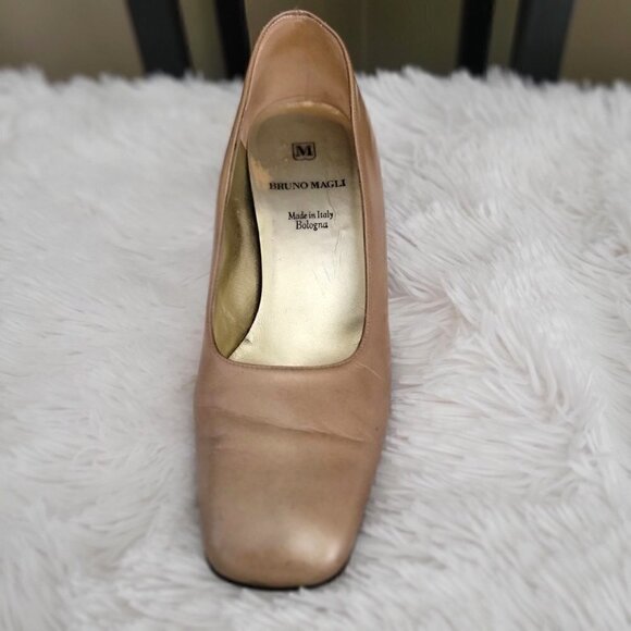 Bruno Magli Gold  Leather Women's Square Toe Pumps  Size 7 B - Picture 2 of 11